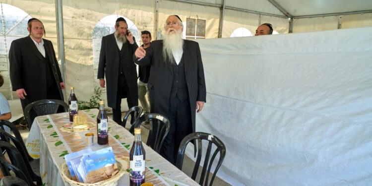 מאות האלפים שצעדו לכותל נהנו מהכנסת אורחים