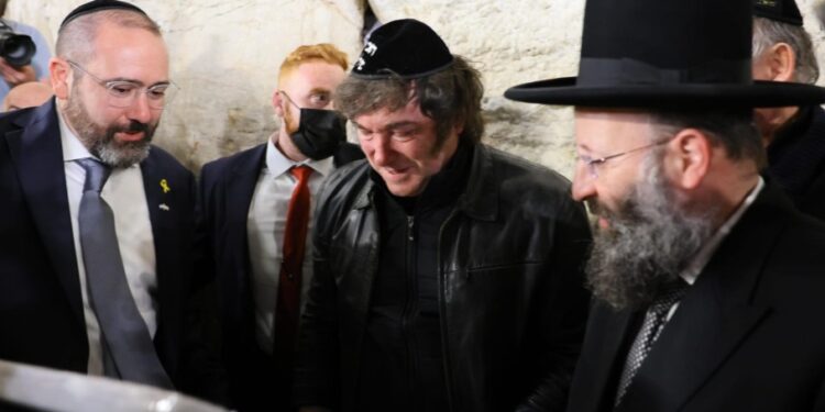 נשיא ארגנטינה נחת בישראל ונסע היישר לכותל