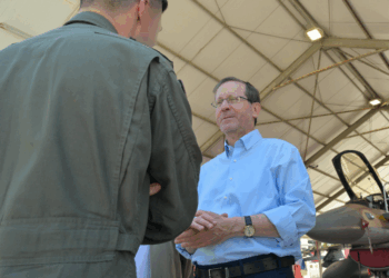 מה נשיא המדינה אמר למפקד הטייסת ?