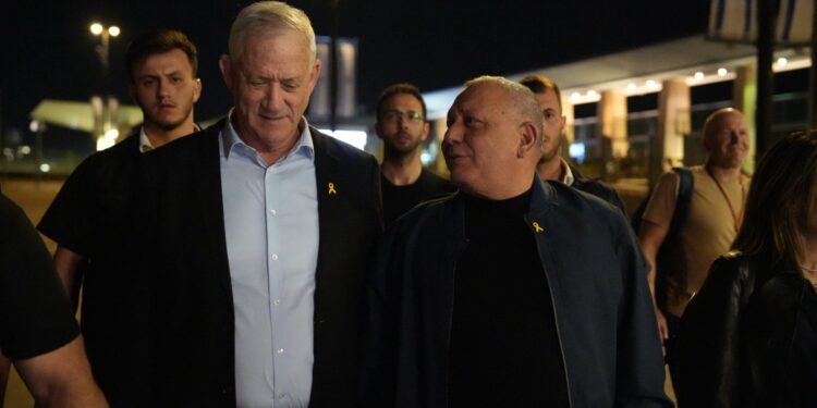 דרמה פוליטית: אייזנקוט פורש מהמחנה הממלכתי