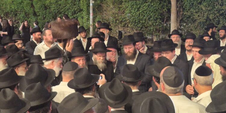 מאות בהלוויית הרב שמואל גלבשטיין ז”ל – מנהל חברה קדישא פרושים