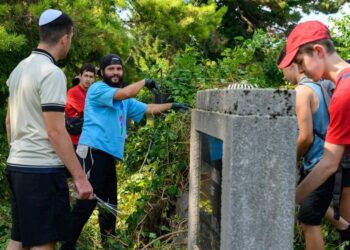 הונגריה: יוזמה של צעירים יהודים לנקות בתי עלמין במסגרת חופשת הקיץ