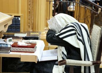 סליחות ראשונות בחצר הקודש ערלוי