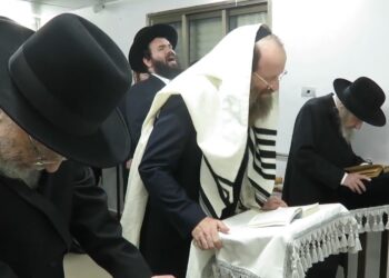 צפו: תיעוד סליחות אצל מרן הגר”ד לנדו בהשתתפות הגרמ”ה הירש