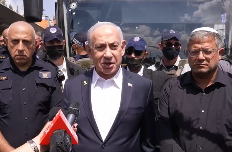 נתניהו בזירת הפיגוע: נשיג את כל מי שסייע בידם