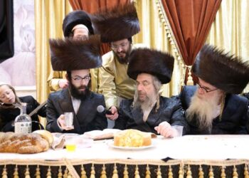 חתונת בת האדמו”ר מוויטעפסק עם נכד האדמו”ר מסערעדנא