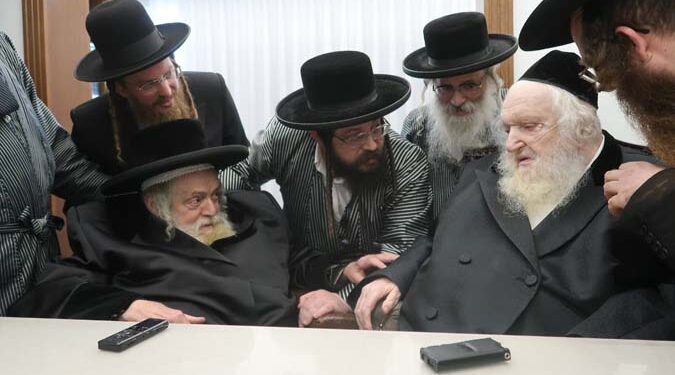 צפו: מרן הגר”מ שטרנבוך בשיחה מרתקת עם כ”ק האדמו”ר מתוא”י