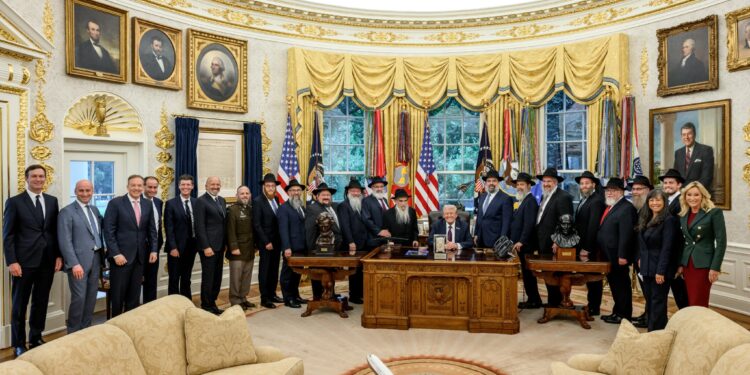 שלוחי חב”ד נפגשו עם הנשיא טראמפ בבית הלבן לקראת השנה החדשה