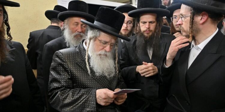 מראות קודש מהמסע ההיסטורי לביסוס חצר הקודש נדבורנה ירושלים