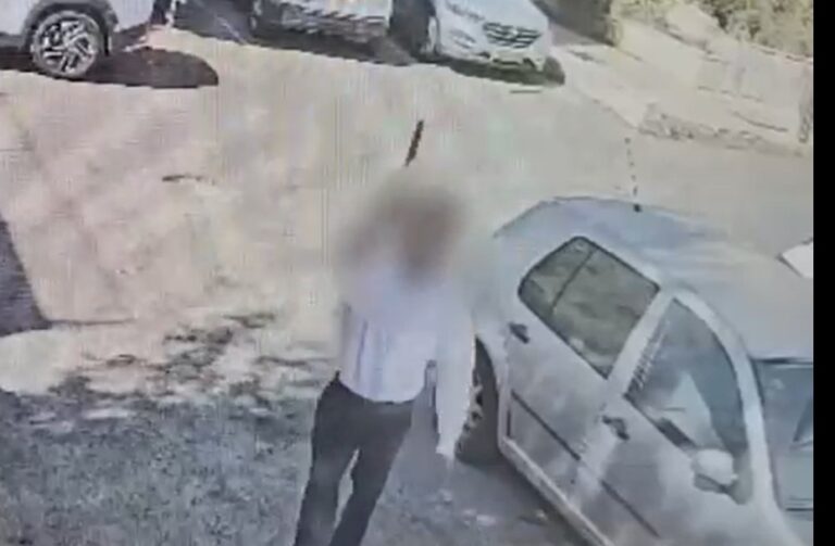 ירושלים: כתב אישום נגד חשוד שאיים בסכין על מתפללי בית הכנסת