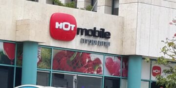 הוט מובייל נקנסה ביותר מ-300 אלף שקלים בגין חיובי יתר