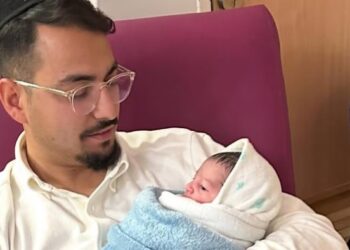 מזל טוב! כתב ערוץ 14 חובק בת שלישית