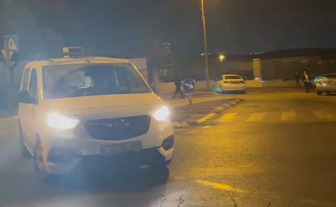 צפו: עשרות רכבים עם כריזה קוראים לבוא לעצרת