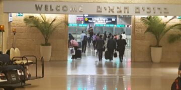 עשרה בחורים מחב”ד נעצרו בנתב”ג עם נחיתתם