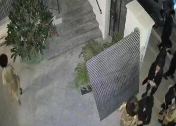 התיעוד נחשף: כך פרצו לבית ראש העיר גרינברג