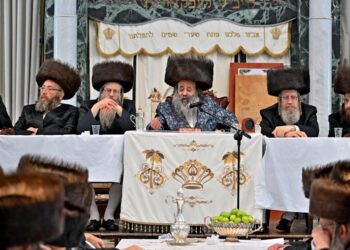 מוצאי שמחת תורה אצל ראש ישיבת סאטמאר שליט”א