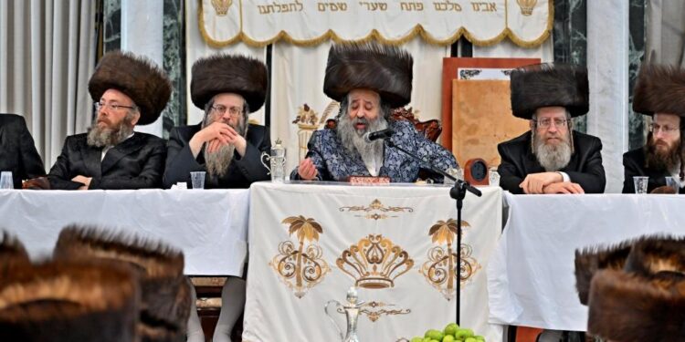 מוצאי שמחת תורה אצל ראש ישיבת סאטמאר שליט”א