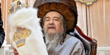 הכנסת ס”ת לזכותו של הגה”ק פאר הרב יעקב מאיר שכטר