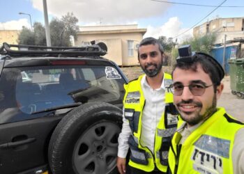 הוזנק מהתפילה לחלץ את הפעוט שננעל ברכב