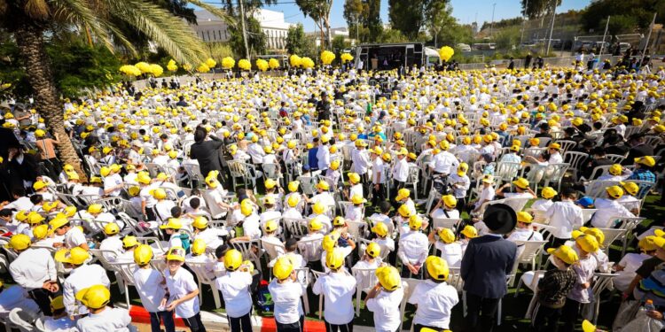 אלפי ילדי ‘עטרת שלמה’ בעצרת בשערי הכלא הצבאי