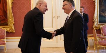 שר החוץ גדעון סער נפגש עם נשיא הונגריה תמאש סוליוק