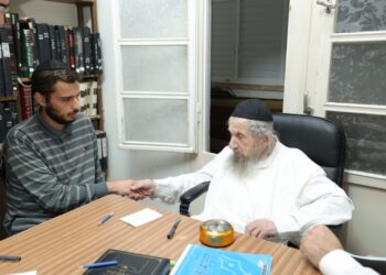 צפו: מרן הגר”ד לנדו ליתום שנעצר: אל תשים לב לכל הרשעים