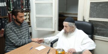 צפו: מרן הגר”ד לנדו ליתום שנעצר: אל תשים לב לכל הרשעים