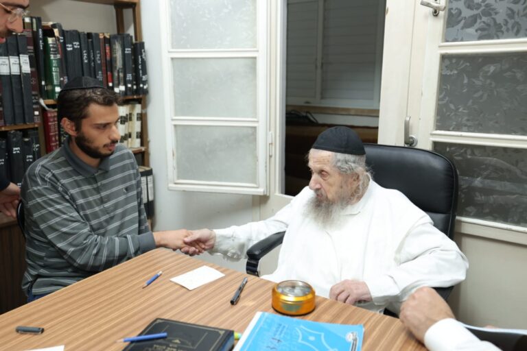 צפו: מרן הגר"ד לנדו ליתום שנעצר: אל תשים לב לכל הרשעים