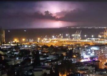 צפו: סופת ברקים מעל מפרץ חיפה והקריות