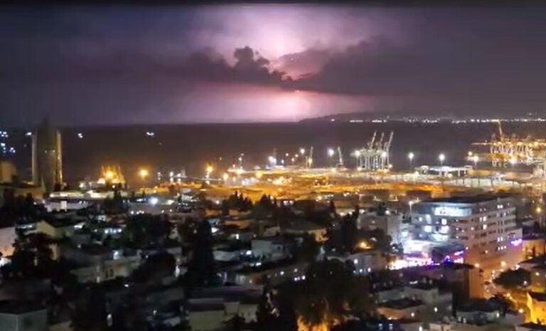 צפו: סופת ברקים מעל מפרץ חיפה והקריות