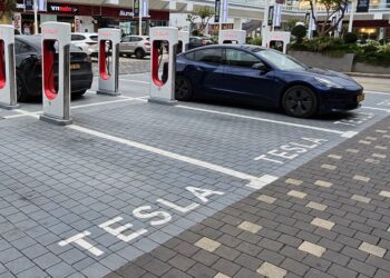 כמה יהיה המס על רכבים חשמליים ב-2026?