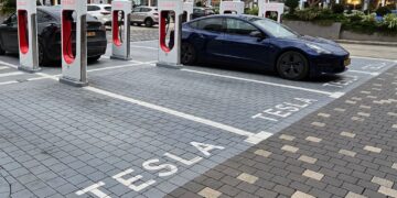 כמה יהיה המס על רכבים חשמליים ב-2026?