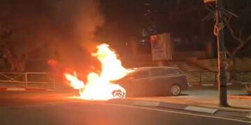 אלעד: רכב עלה באש בשדר’ יהודה הנשיא