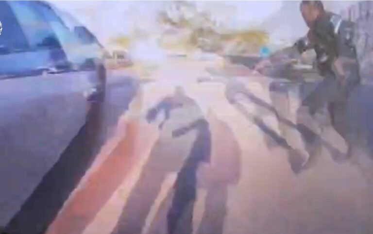 צפו: מנסה לדרוס שוטר שמגיב בירי