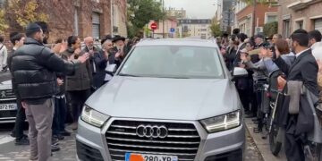 פריז: צפו הציבור נפרד ממרן הגרמ”ה הירש לפני הטיסה