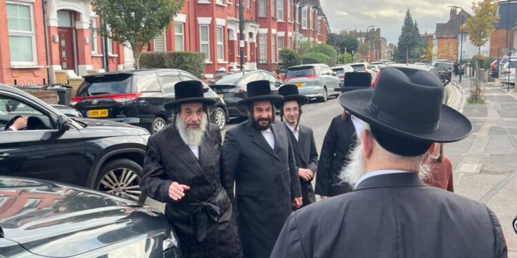 לונדון: ביקור בזק של בן כ”ק האדמו”ר מויז’ניץ
