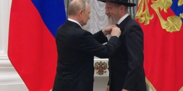 צפו: נשיא רוסיה העניק את אות מסדר הכבוד לרבה הראשי של המדינה