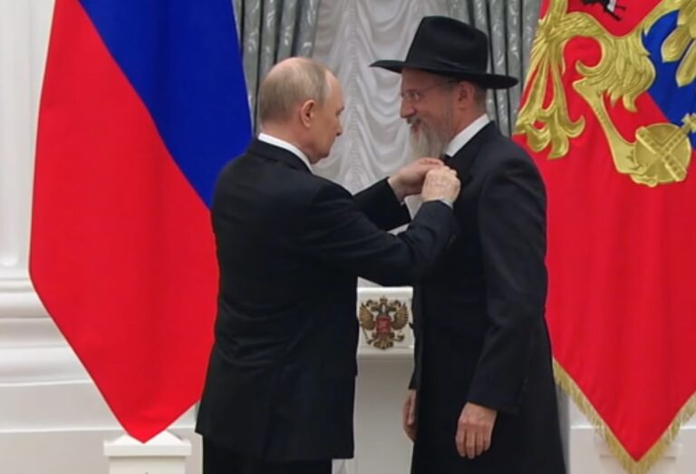 צפו: נשיא רוסיה העניק את אות מסדר הכבוד לרבה הראשי של המדינה