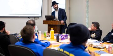 לקראת כינוס השלוחים: מפקדי משטרת ניו יורק בפגישה עם המארגנים