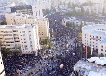 תיעוד מרהיב של גלריית תמונות מעצרת הרבבות