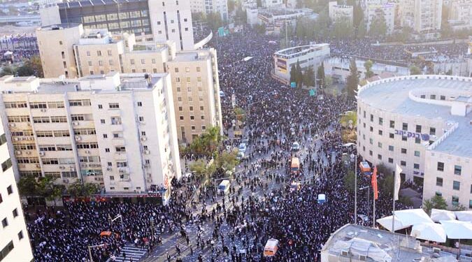 תיעוד מרהיב של גלריית תמונות מעצרת הרבבות