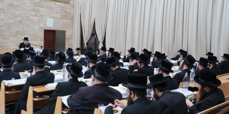 התוועדות בסערט ויזנ’יץ לרגל יארצייט מרן בעל ה”אהבת שלום” זצוק”ל