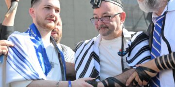 קידוש ה’ בכיכר – החטוף ששוחרר בהנחת תפילין המונית