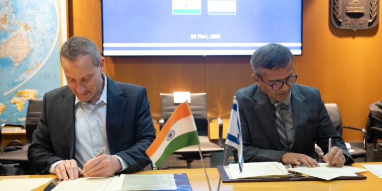 ישראל והודו חתמו על מזכר הבנות אסטרטגי