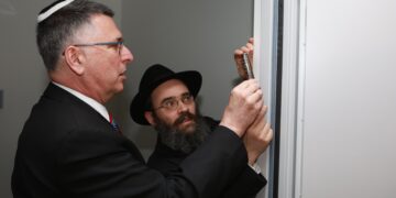 אסטוניה: שר החוץ חנך את השגרירות בנוכחות שליח חב”ד