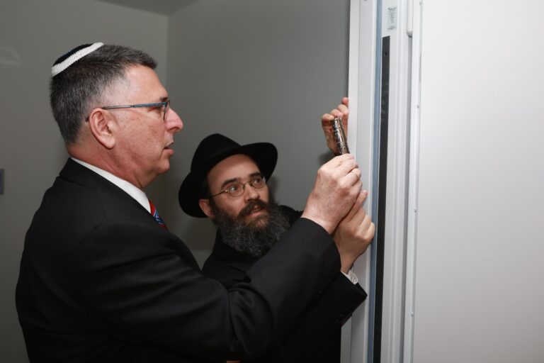 אסטוניה: שר החוץ חנך את השגרירות בנוכחות שליח חב"ד