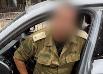 על מדי צה״ל – ובכפכפים עצרו חשוד שניסה להבריח שב”חים