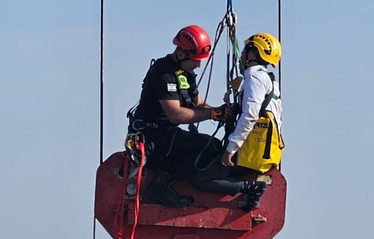 ירושלים: צפו בבחור הישיבה שתקוע בגובה 300 מטר