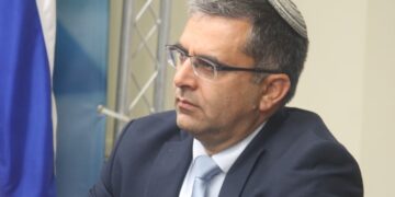 השר סופר: אצביע נגד החוק גם במחיר פיטוריי