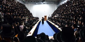 והדליקו נרות בחצרות קדשך – גלריה מרהיבה מסערט ויז’ניץ